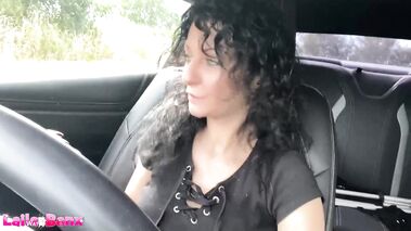 Pissen in der Natur! Wichs zu meinem Pissstrahl mit Laila-Banx