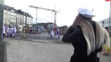 100% PUBLIC!!!!KARNEVAL in Düsseldorf (SPERMAWALK) mit Lena-Loch