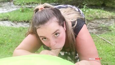 Outdoor Doggy und vollgespritzt mit KimberlyCaprice