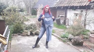 Feuerfetisch, Jeans und Daunenjacke wird verbrannt mit Nica-Nordic