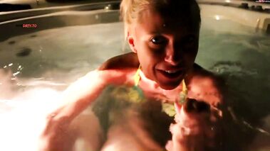 Riesenlatte sprengt Fotze! XXXL SPERMADUSCHE mit Daynia