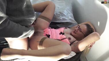 Ehefrau aus dem Haus jetzt ficken wir! mit Studentin-Aneta