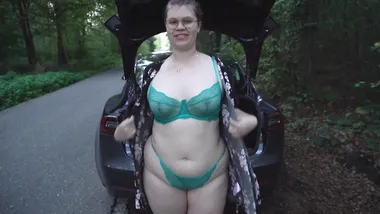 Lina Love macht einen Blowjob