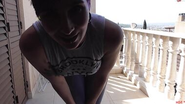 Userwunsch! Jeanspiss auf Balkon mit Eva-Baumgartner