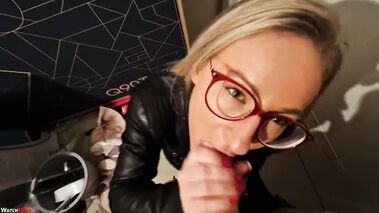 Vom User in der Tiefgarage erkannt! mit Studentin-Aneta