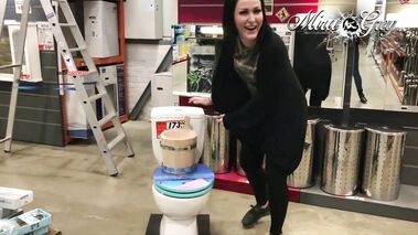 RISIKO - mitten im Baumarkt gepisst mit Mira-Grey