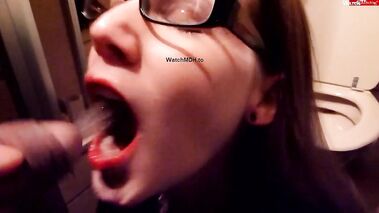 Die zugepisste Bibliothekarin mit ViktoriaGoo