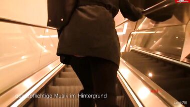 PUBLIC SKANDAL TOUR HH-Gänsemarkt (zensiert) mit Leni-78