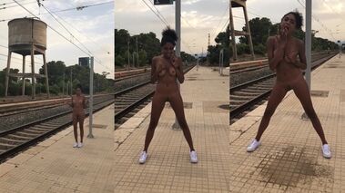 Öffentlich im Bahnhof mit Luna-Corazon