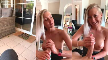 Privates Handyvideo! Haha, Freundin am Handy und ihm stattdessen den Schwanz massiert mit Leonie-pur