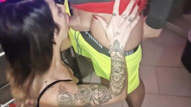 Barkeeper geht aufs Ganze!! Als Hobbyhure hinter der Bar gefickt!! mit Lina_Lexx