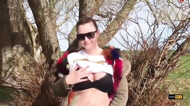 Schwanger abgefickt im Whirlpool mit BellaTight