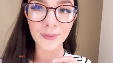 Umkleidekabine dreist ausgenutzt... Und beinahe aufgeflogen mit Roxi_black
