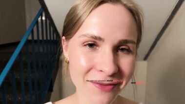 Damit hat mein Professor nicht gerechnet! Leistungsnachweis im Treppenhaus! mit SweetGini