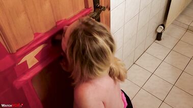 SPERMAFLUT! Selbstgebautes GloryHole bei mir zuhause! mit Mia_Adler