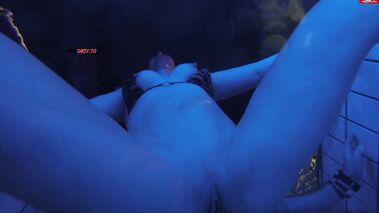 Geile Nixe im Pool zum FremdFick überredet mit HornyRoxy