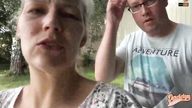 Flucht weil wir in der Öffentlichkeit gevögelt haben mit DaddysLuder