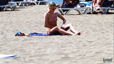 Notgeil am Strand! Meine Pussy muss befriedigt werden!! mit schnuggie91