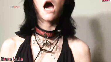 Emoschlampe und das perverse Päckchen _POV mit Laila-Banx