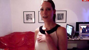 Dresscode Kurz, geil und eingepisst mit ViktoriaGoo