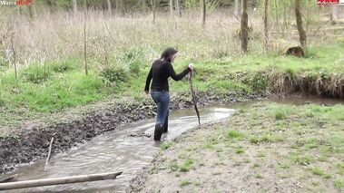 Bach walk in Reitstifeln mit FetishWorld