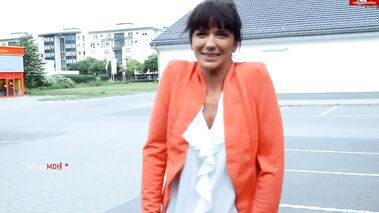 AUF DEM PARKPLATZ EINGEPULLERT mit DoktorDuftritze