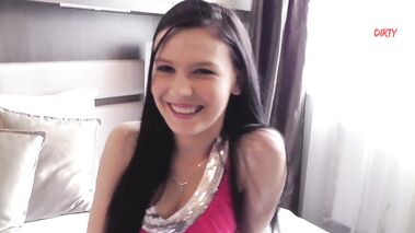 Titten-Teen verführt und fremdgeschwängert mit Fickfreundinnen