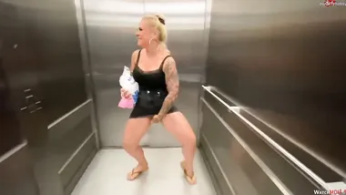 Eiswürfel shoppen pervers - wenn die Blase drückt brauch ich ne Abkühlung mit SteffiBlond